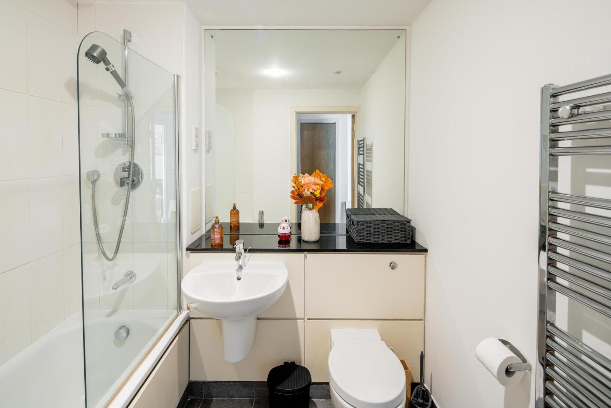 One Bedroom Near With Private Balcony Apartamento